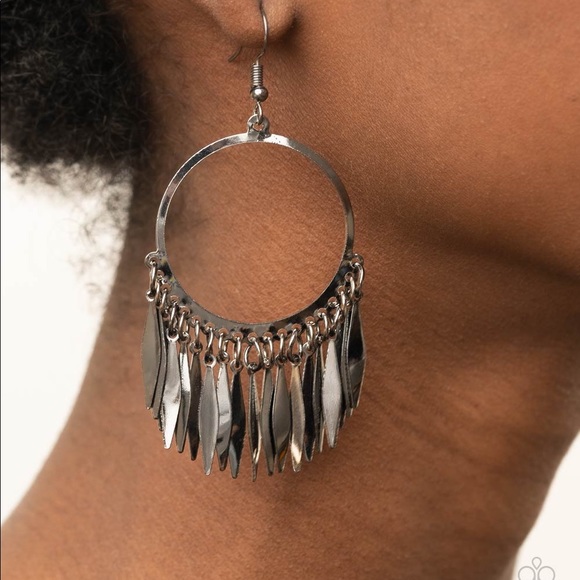 Radiant Chimes - Black